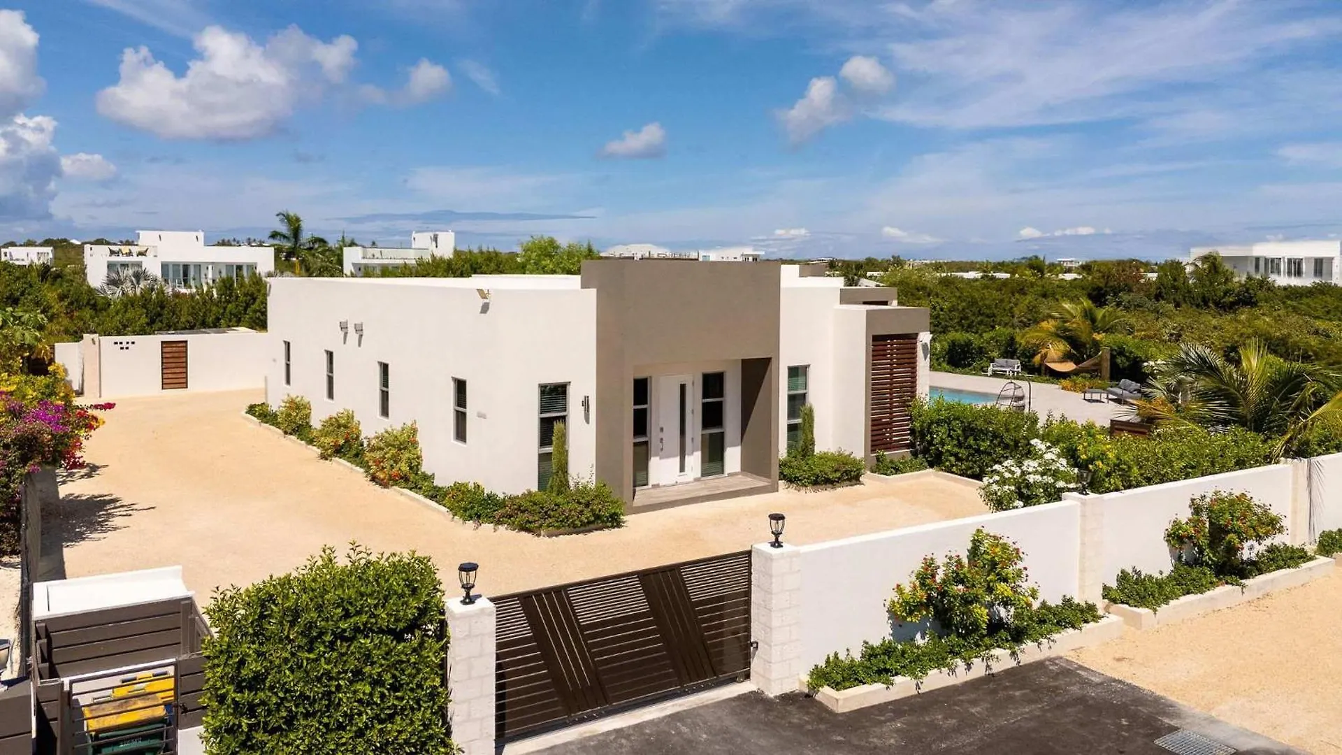 Stylish 1Br Villa Suite Shared Outdoor Amenities Long Bay