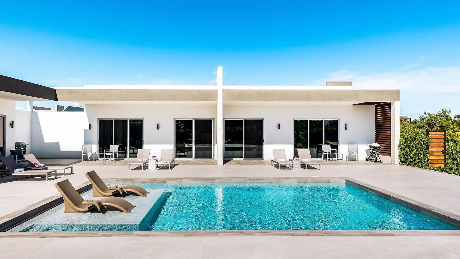 Stylish 1Br Villa Suite Shared Outdoor Amenities Long Bay